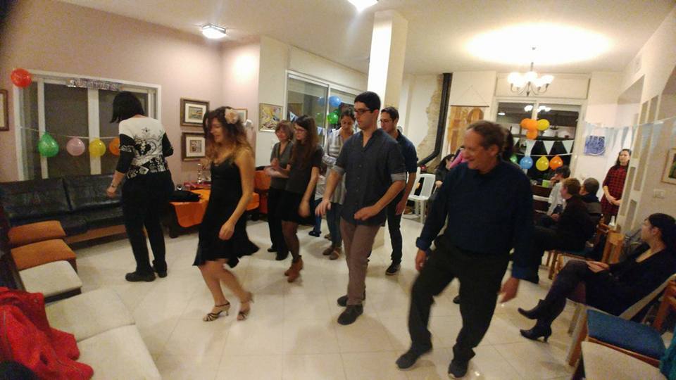 צוות לרקוד מהלב במסיבת יום הולדת 65 בבית פרטי
