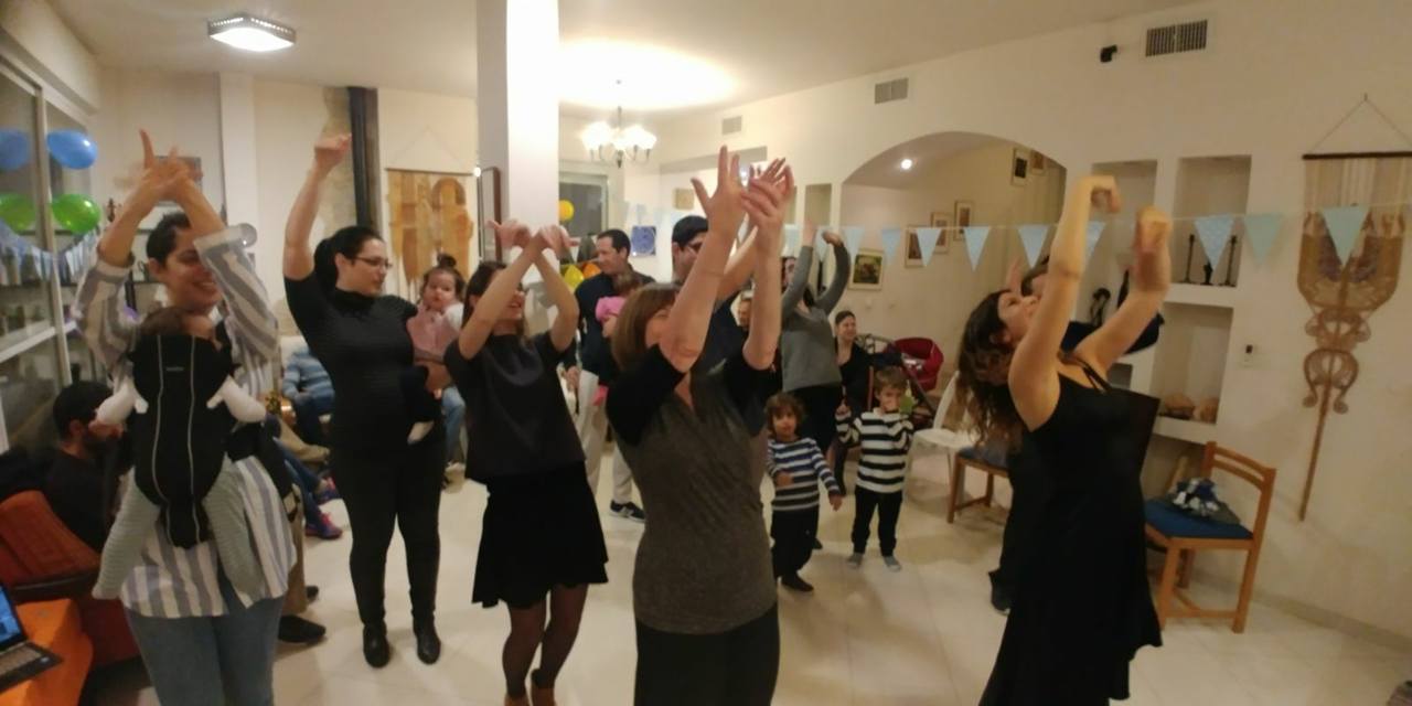 צוות לרקוד מהלב במסיבת יום הולדת 65 בבית פרטי